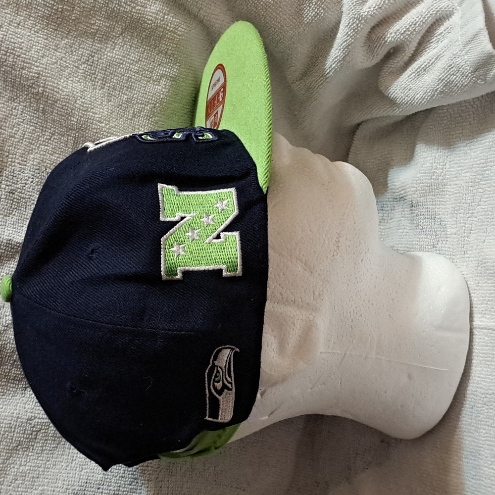 Seattle Seahawks Hat (Hat1) - Picture 3 of 5